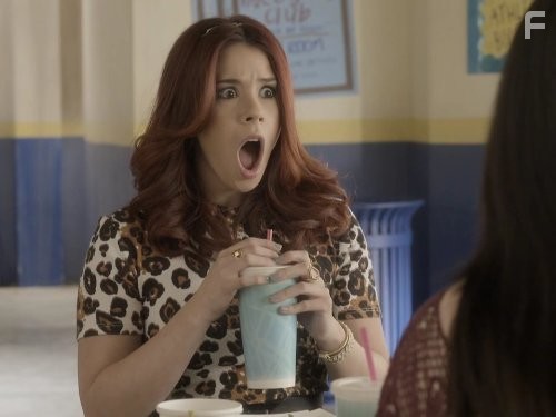 Jillian Rose Reed in Неуклюжая (2011)