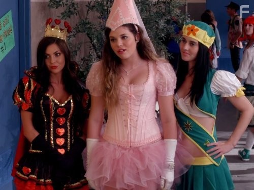 Kendall Custer in Неуклюжая (2011)