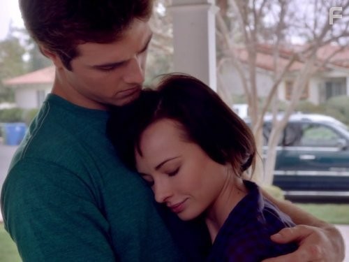 Beau Mirchoff and Ashley Rickards in Неуклюжая (2011)