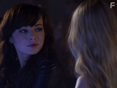 Ashley Rickards in Неуклюжая (2011)