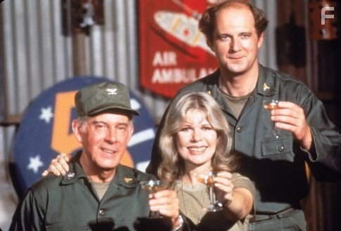 David Ogden Stiers, Harry Morgan, and Loretta Swit in Чертова служба в гoспитале M*A*S*H (1972)