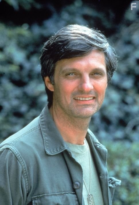 Alan Alda in Чертова служба в гoспитале M*A*S*H (1972)