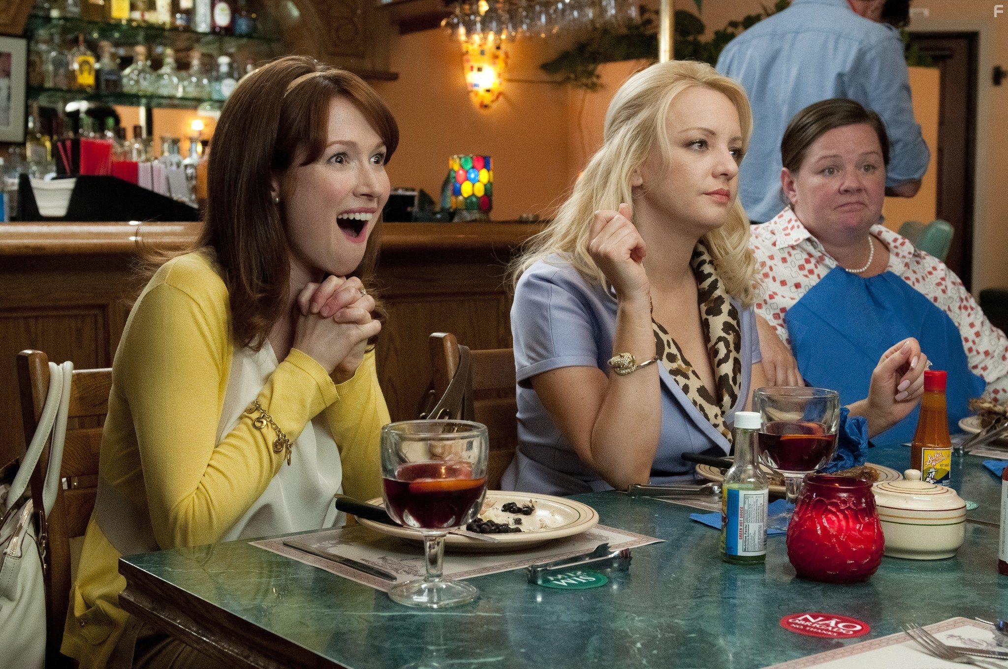 Melissa McCarthy, Wendi McLendon-Covey, and Ellie Kemper in Девичник в Вегасе (2011)