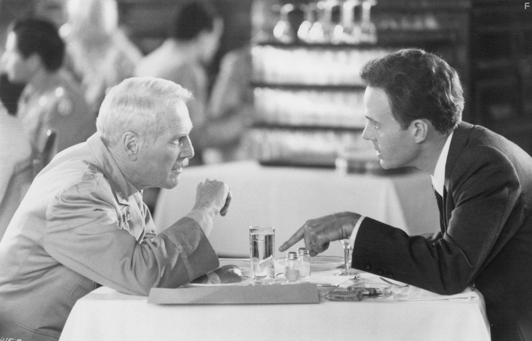 Paul Newman and Dwight Schultz in Создатели тени (1989)