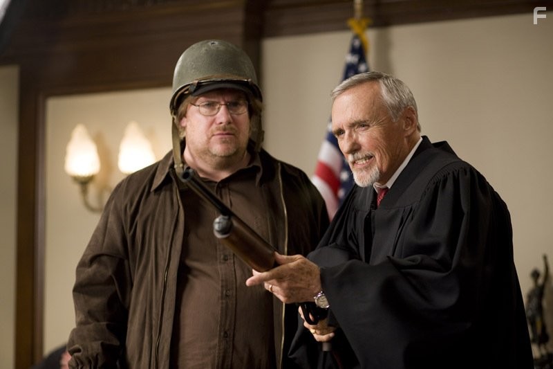 Dennis Hopper and Kevin P. Farley in Американский выскочка (2008)