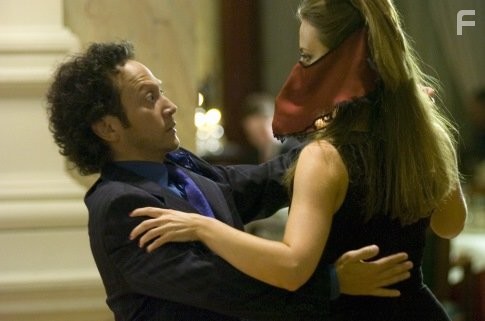 Rob Schneider and Miranda Raison in Мужчина по вызову 2 (2005)