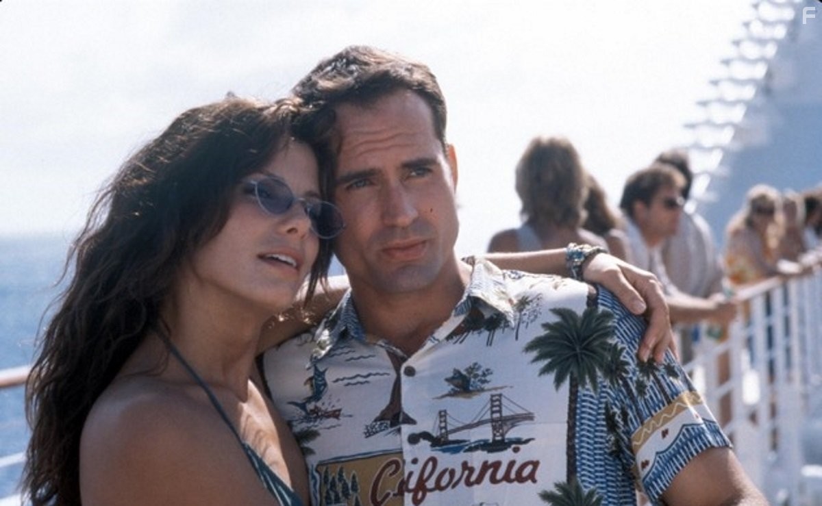 Sandra Bullock and Jason Patric in Скорость 2: Контроль над круизом (1997)