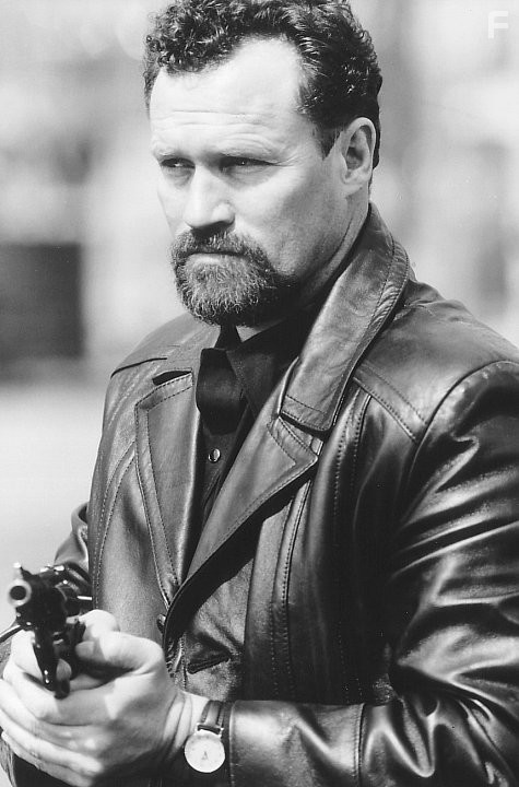 Michael Rooker in Убийцы на замену (1998)
