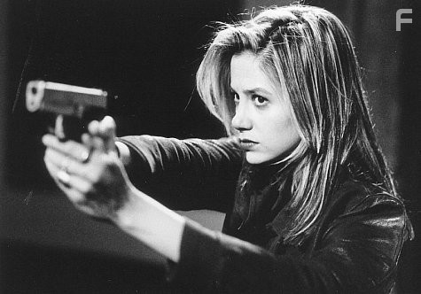 Mira Sorvino in Убийцы на замену (1998)