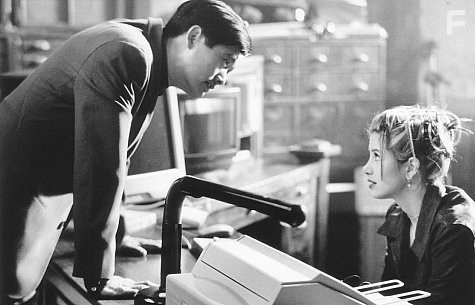 Mira Sorvino and Yun-Fat Chow in Убийцы на замену (1998)