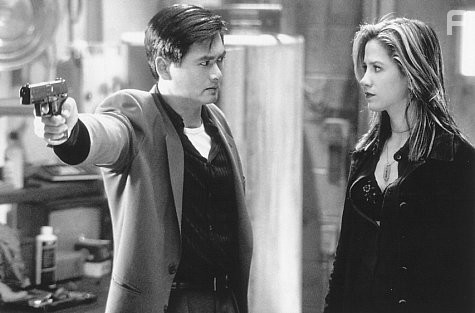 Mira Sorvino and Yun-Fat Chow in Убийцы на замену (1998)