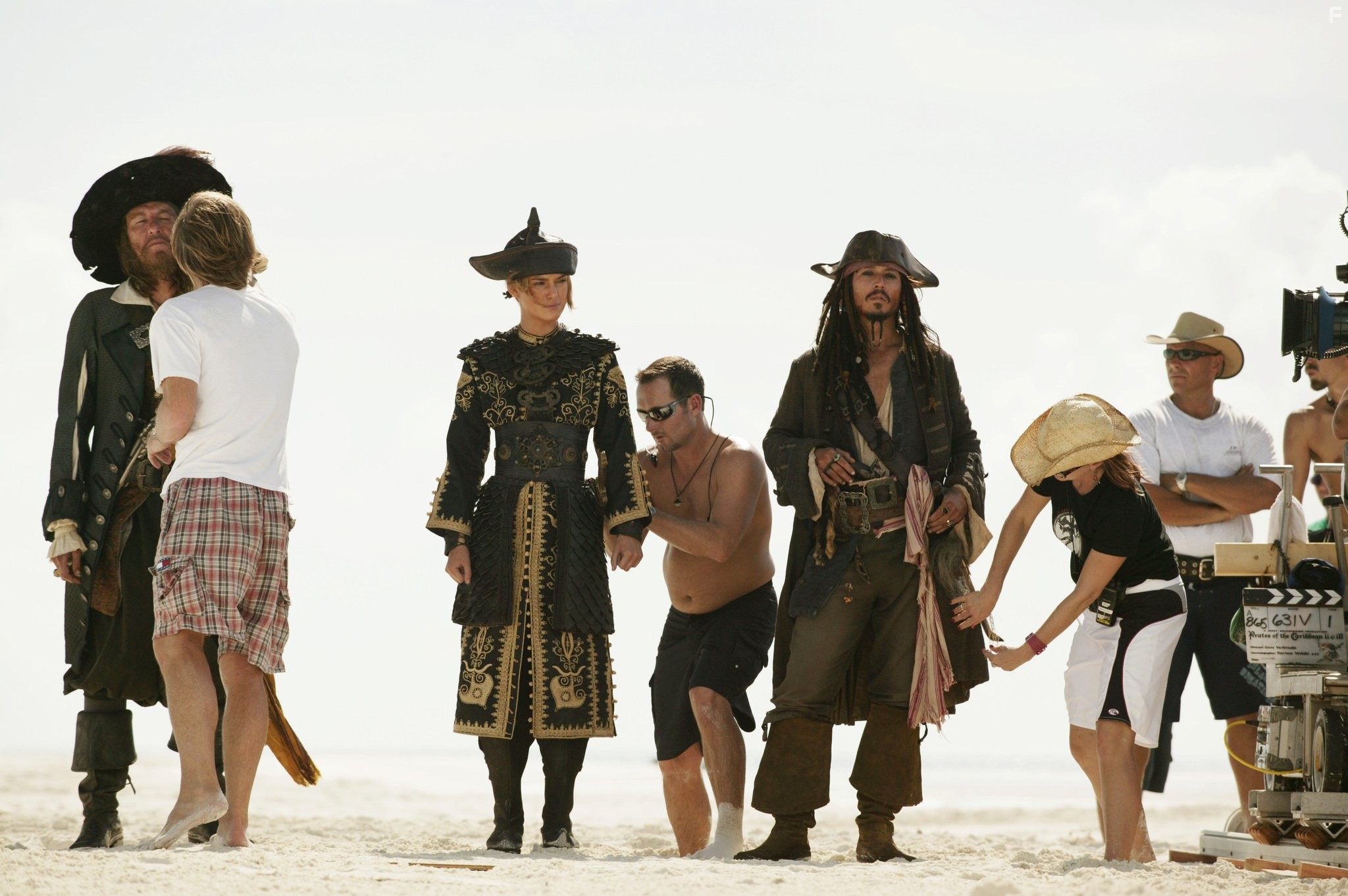 Johnny Depp, Geoffrey Rush, Mark Harden, and Keira Knightley in Пираты Карибского моря: На краю Света (2007)