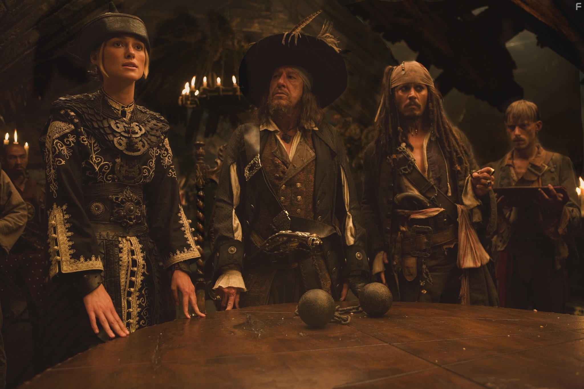 Johnny Depp, Geoffrey Rush, Mackenzie Crook, and Keira Knightley in Пираты Карибского моря: На краю Света (2007)