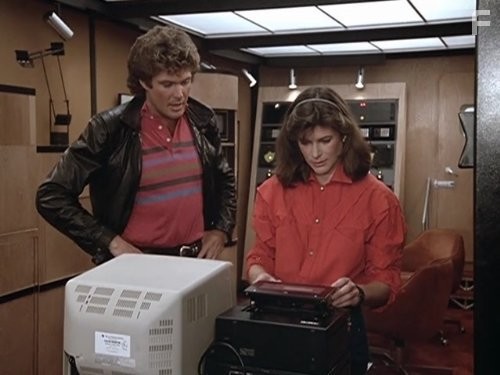 David Hasselhoff and Patricia McPherson in Рыцарь дорог (1982)