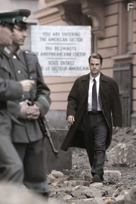 Chris O'Donnell in Контора (2007)