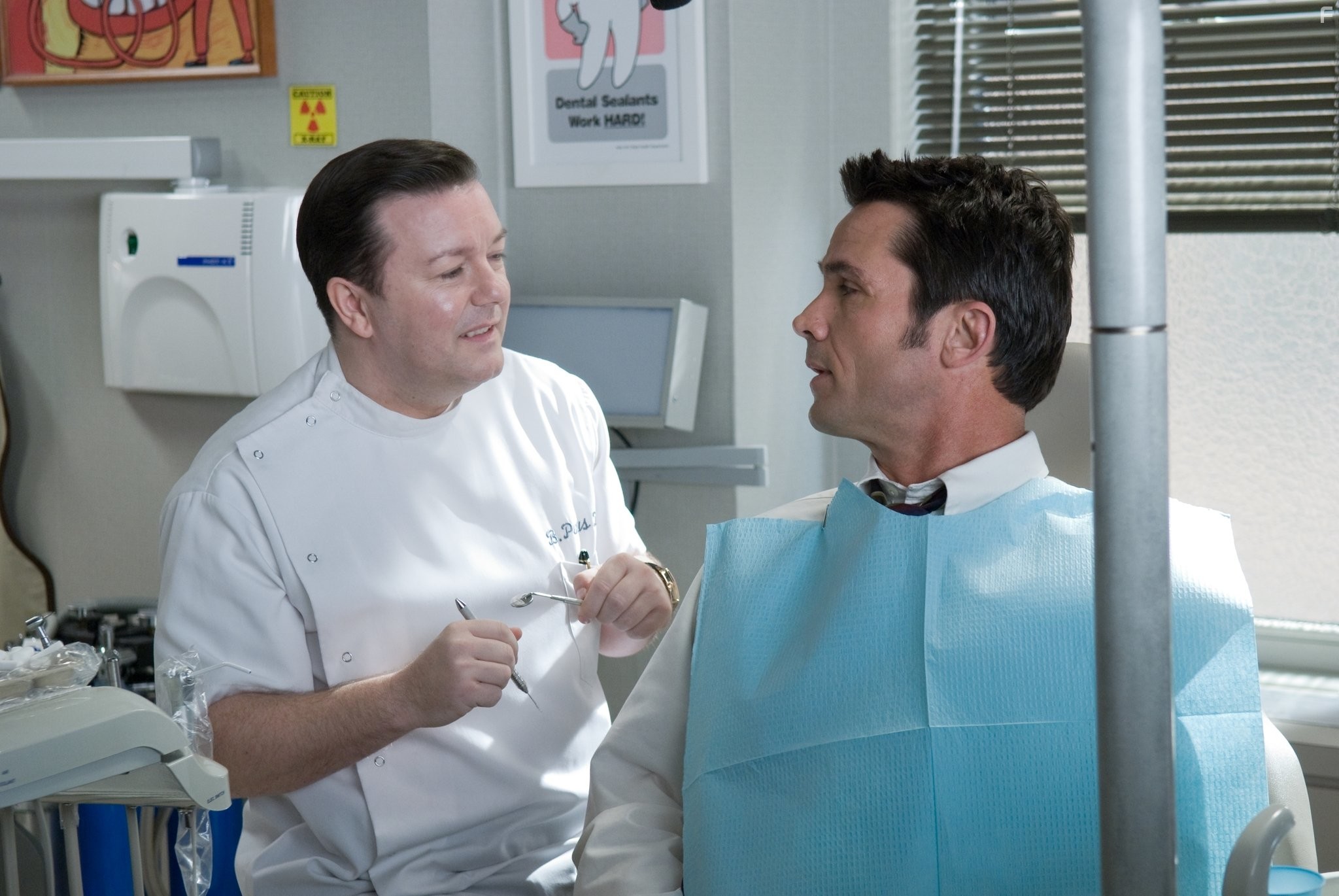 Billy Campbell and Ricky Gervais in Город призраков (2008)