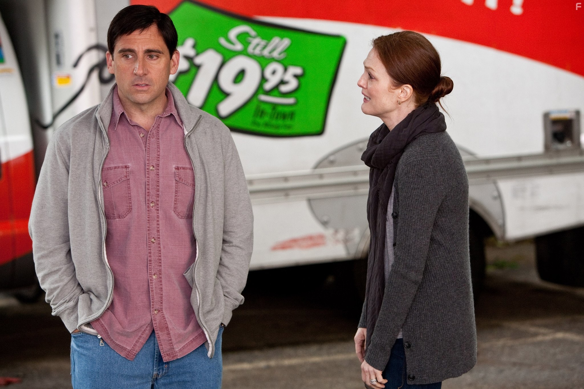 Julianne Moore and Steve Carell in Эта дурацкая любовь (2011)