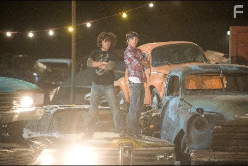 Corbin Bleu and Zac Efron in Классный мюзикл: Выпускной (2008)