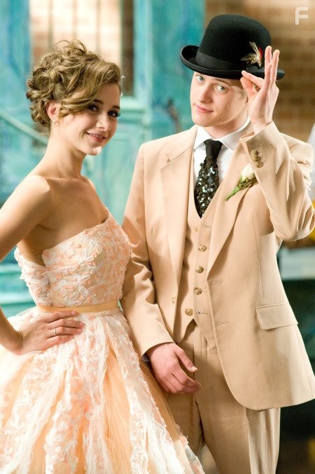 Olesya Rulin and Lucas Grabeel in Классный мюзикл: Выпускной (2008)