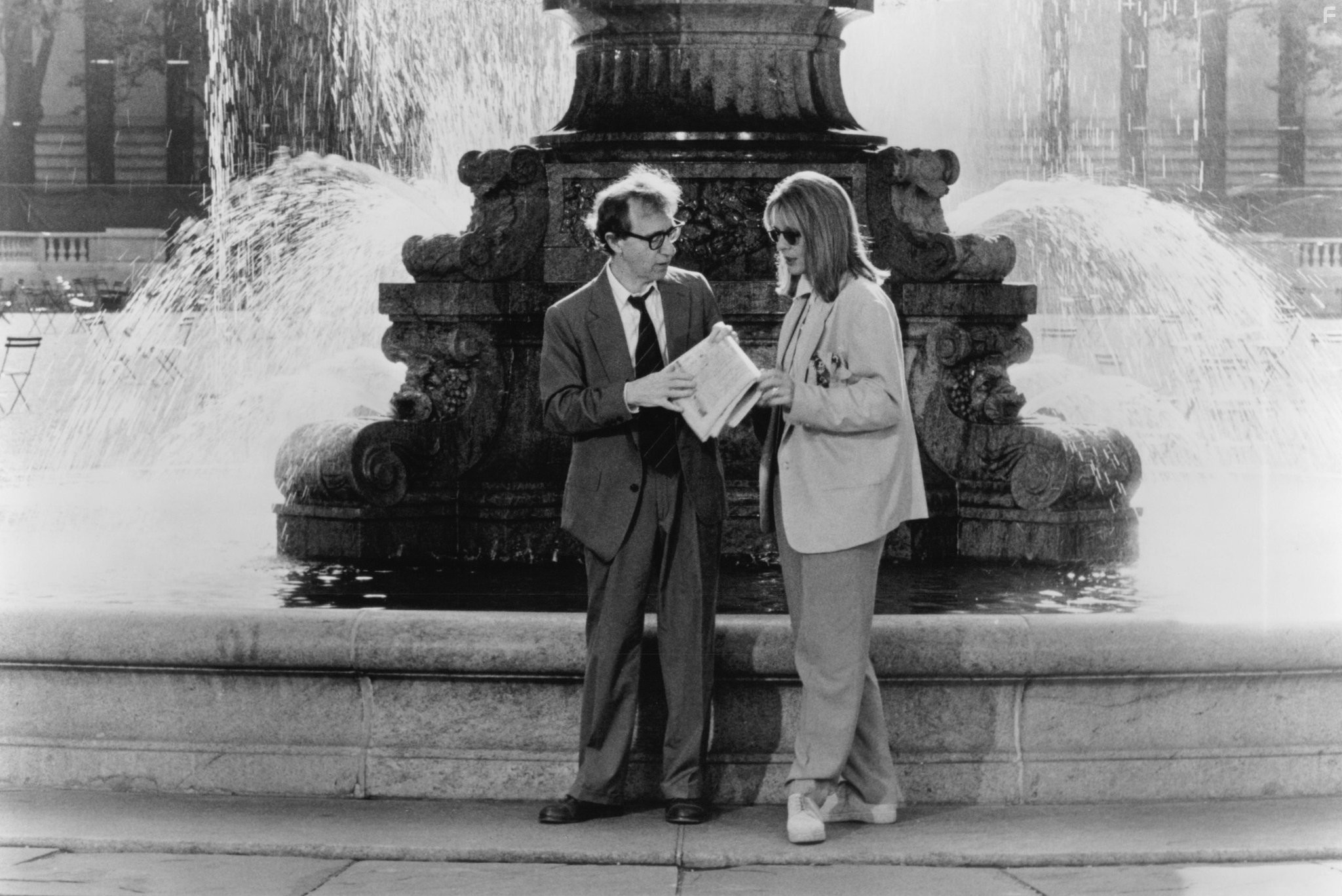 Woody Allen and Diane Keaton in Загадочное убийство в Манхэттэне (1993)