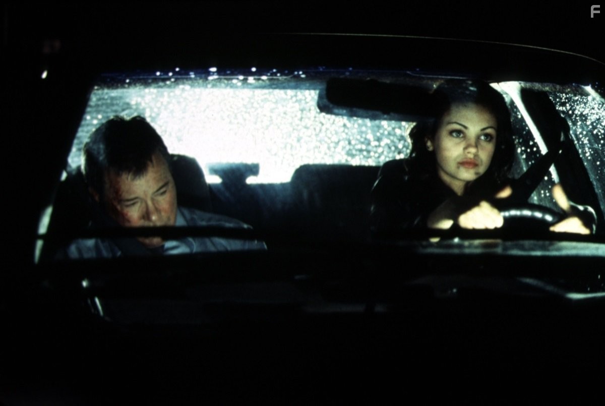 William Shatner and Mila Kunis in Американский психопат 2: Стопроцентная американка (2002)