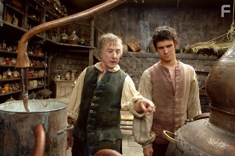 Dustin Hoffman and Ben Whishaw in Парфюмер: История одного убийцы (2006)