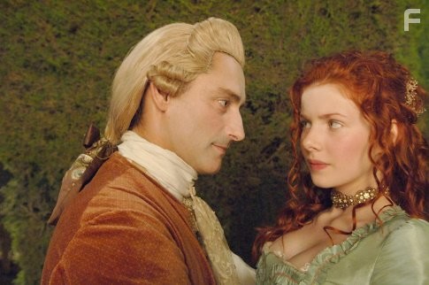Rachel Hurd-Wood and Harris Gordon in Парфюмер: История одного убийцы (2006)