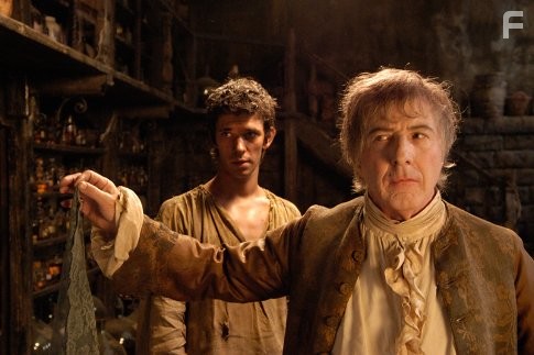 Dustin Hoffman and Ben Whishaw in Парфюмер: История одного убийцы (2006)