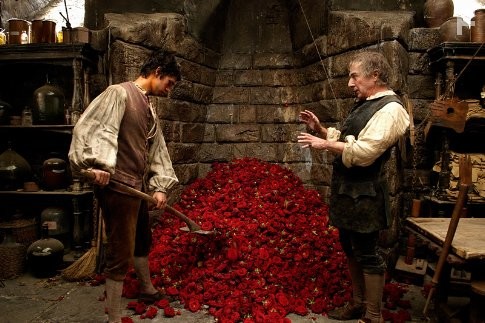Dustin Hoffman and Ben Whishaw in Парфюмер: История одного убийцы (2006)