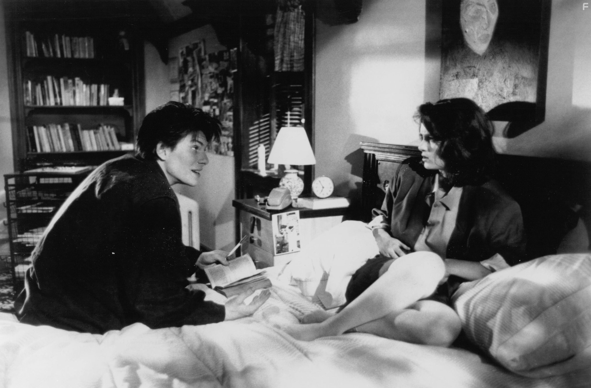 Winona Ryder and Christian Slater in Смертельное влечение (1988)