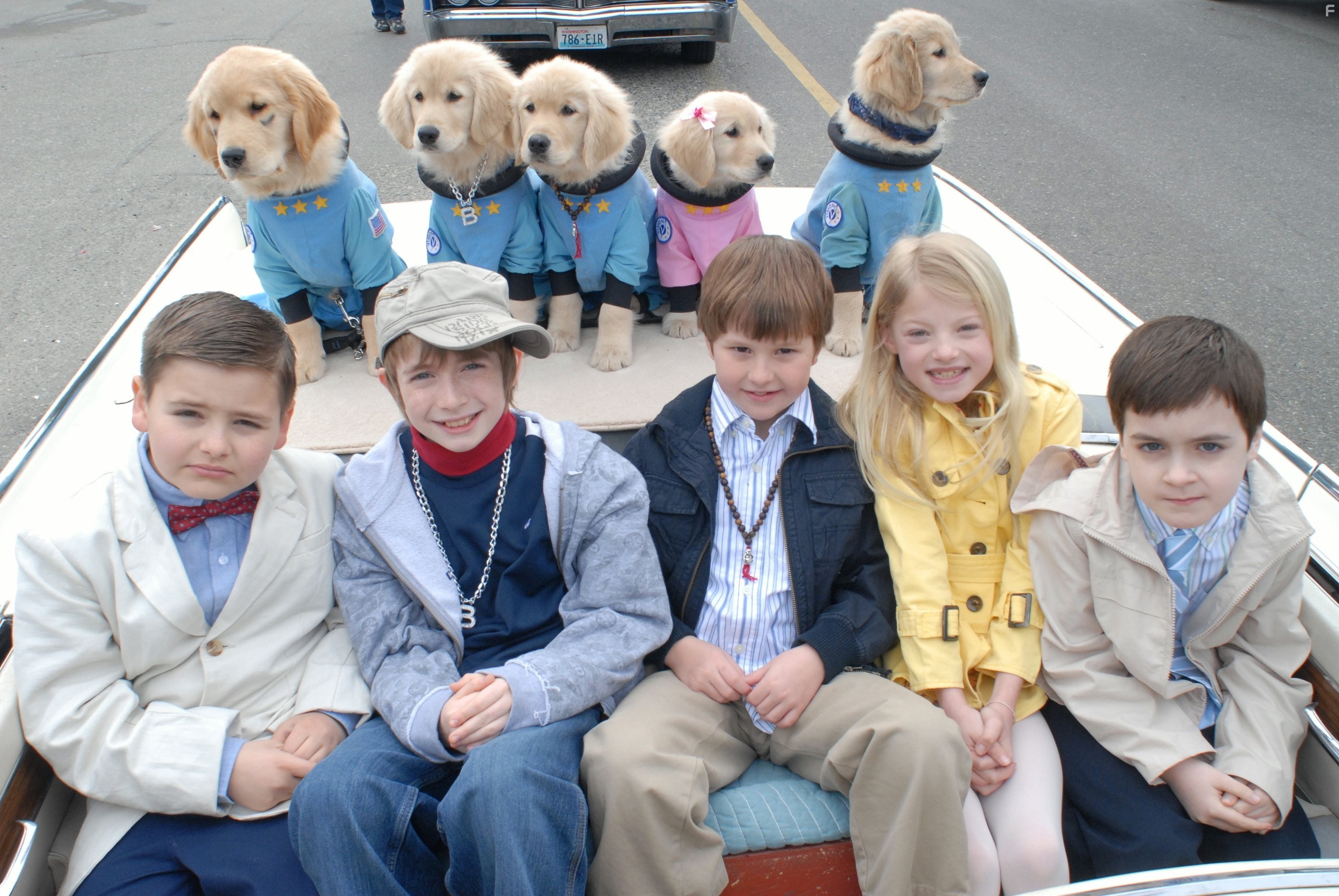 Nico Ghisi, Quinn Lord, Nolan Gould, Gig Morton, and Sophia Ludwig in Космiчнi пригоди цуценят (2009)