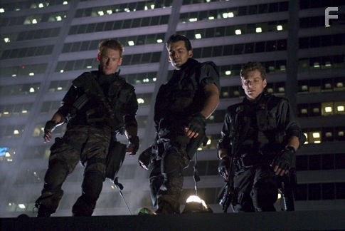 Oded Fehr, Zack Ward, and Stefen Hayes in Обитель зла 2: Апокалипсис (2004)
