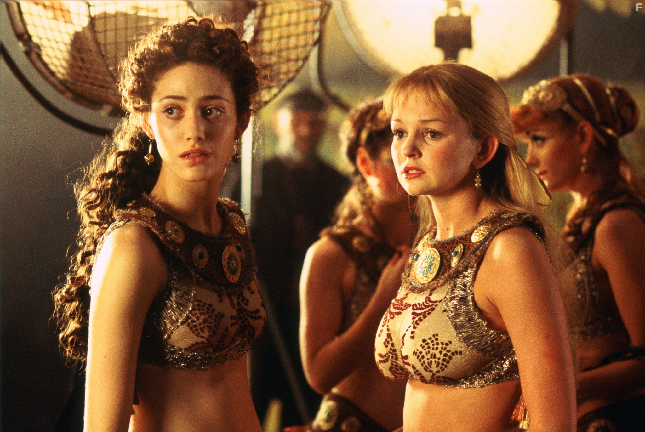 Emmy Rossum and Jennifer Ellison in Призрак оперы (2004)