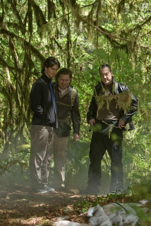 Kristopher Turner and Oliver James in Трое в каноэ 2: Зов природы (2009)