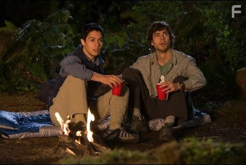 Kristopher Turner and Oliver James in Трое в каноэ 2: Зов природы (2009)