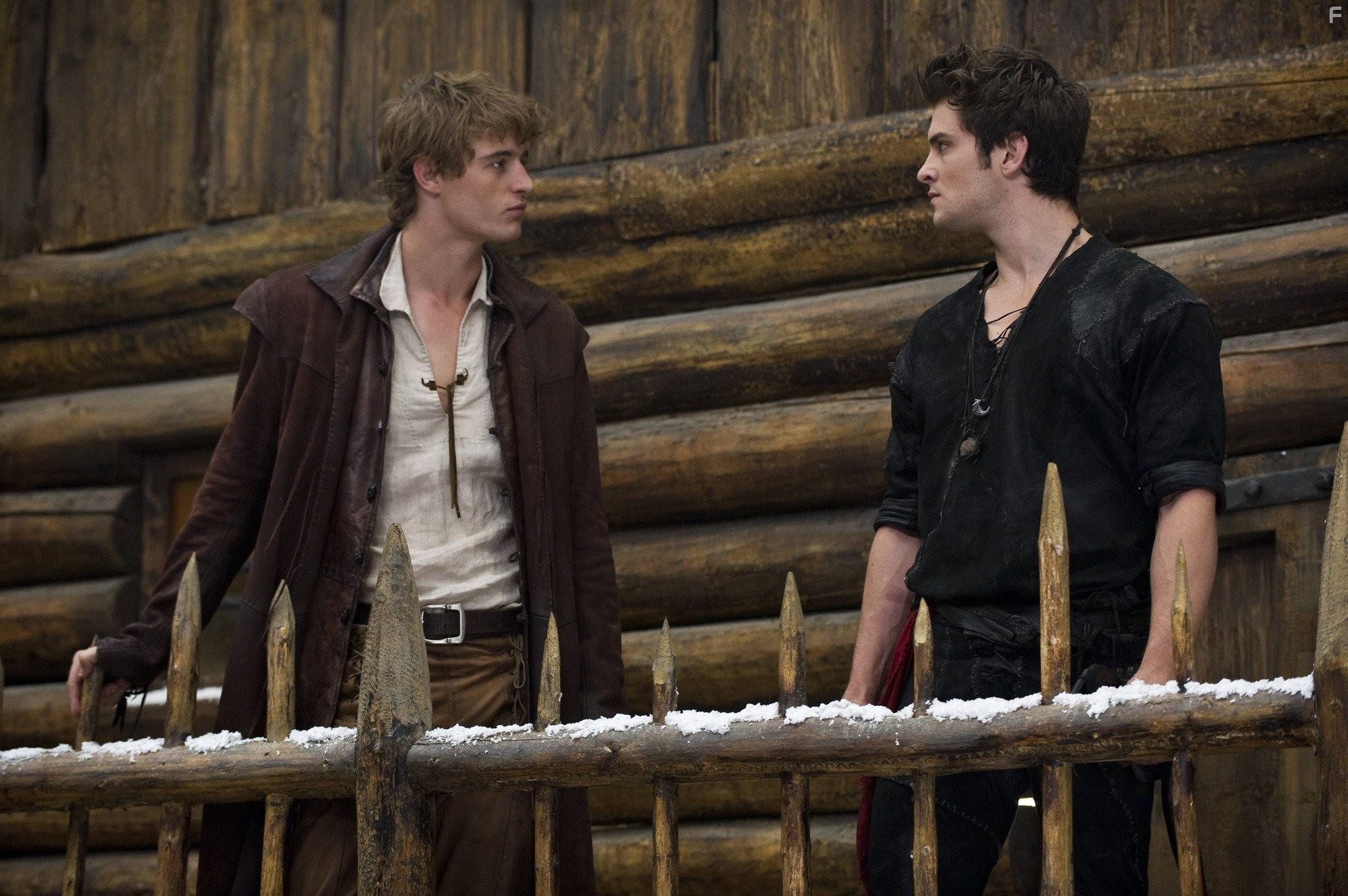 Max Irons and Shiloh Fernandez in Красная шапочка (2011)
