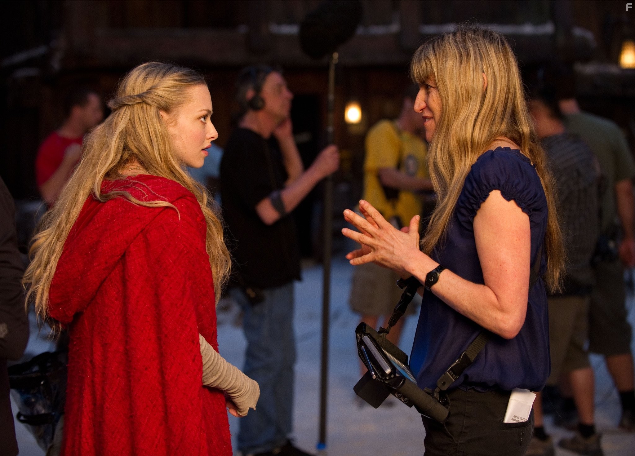 Catherine Hardwicke and Amanda Seyfried in Красная шапочка (2011)