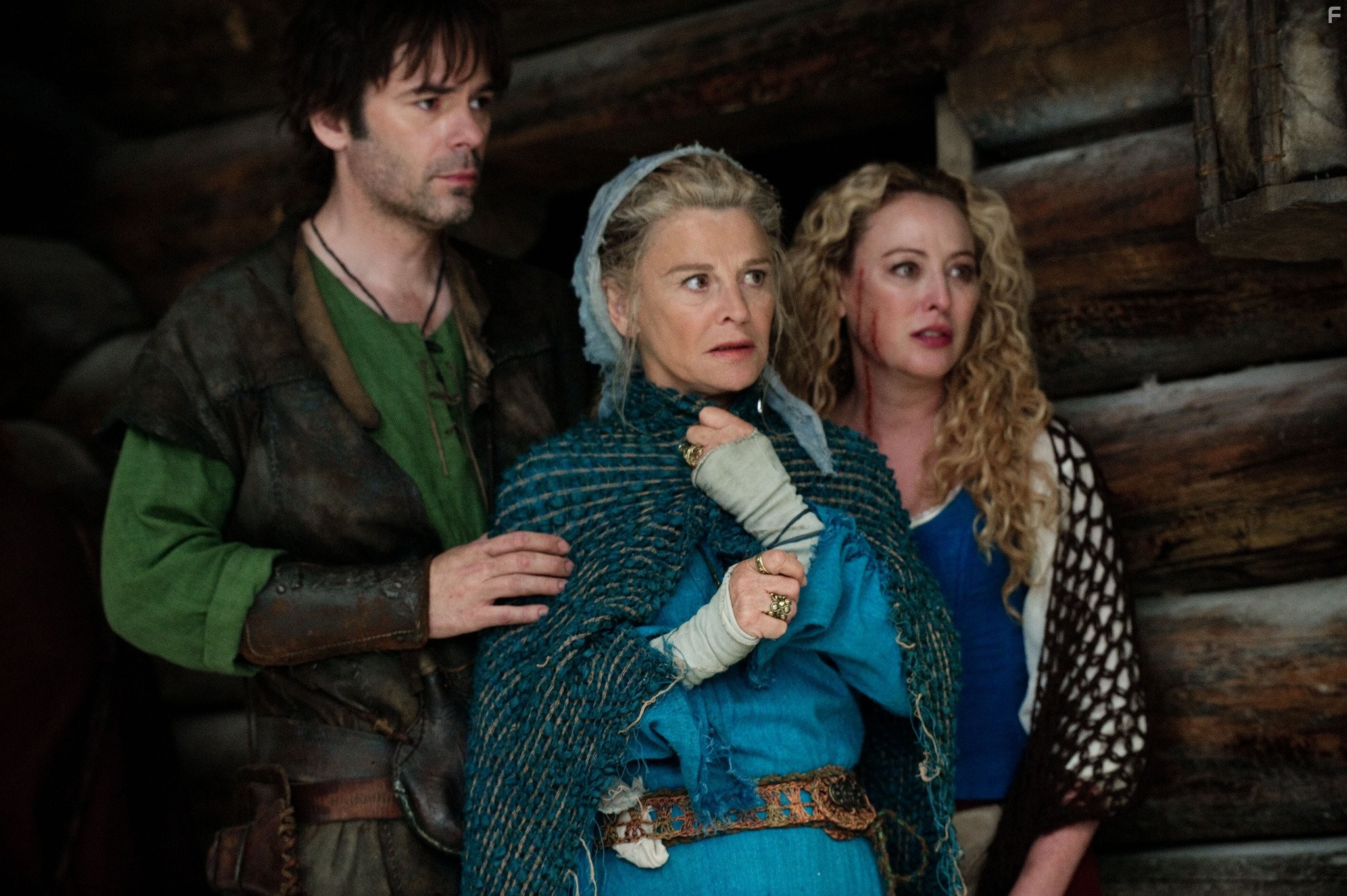 Virginia Madsen, Julie Christie, and Billy Burke in Красная шапочка (2011)