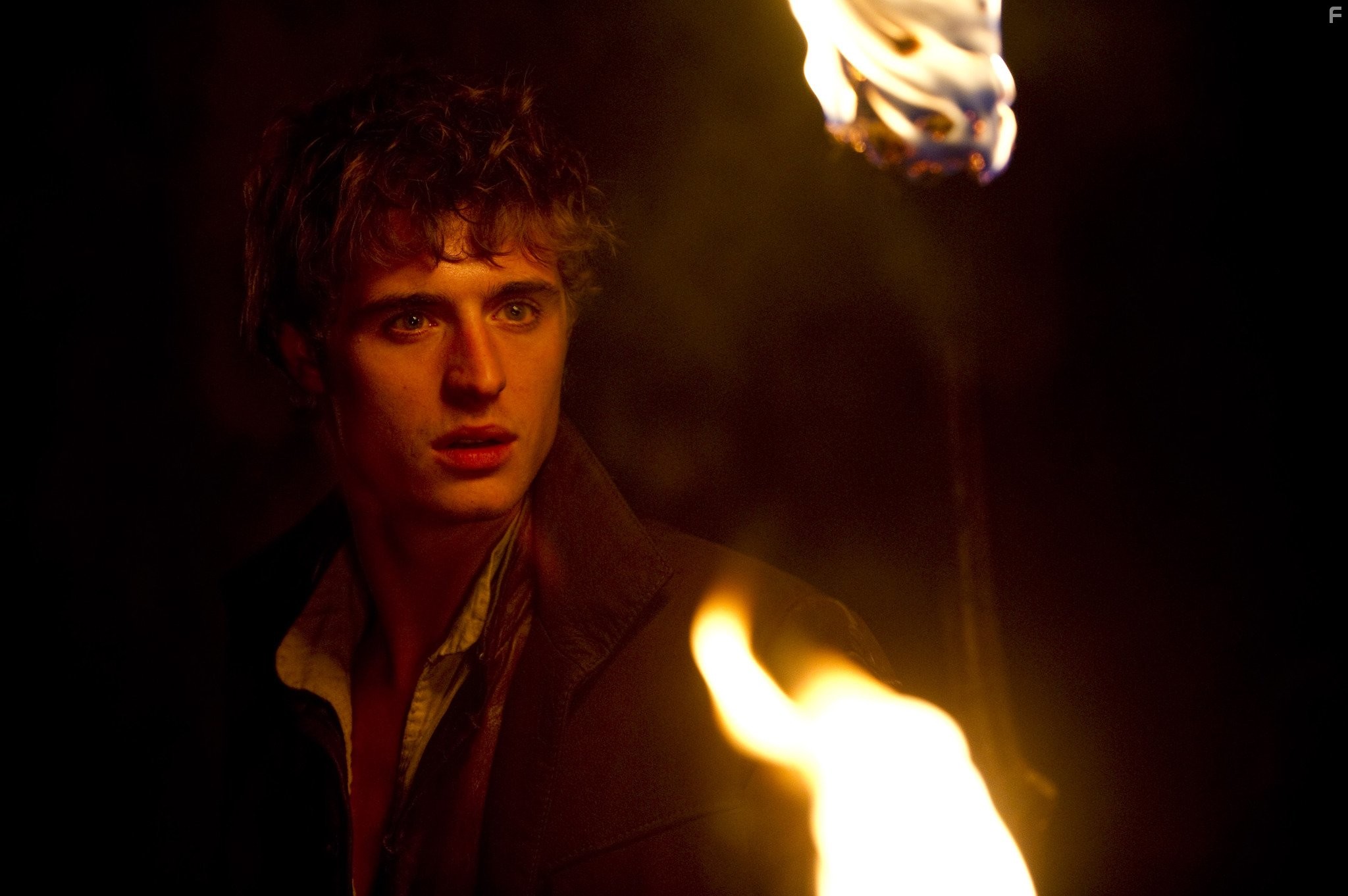 Max Irons in Красная шапочка (2011)