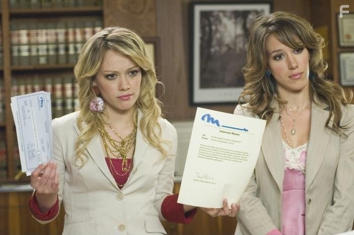 Haylie Duff and Hilary Duff in Реальные девчонки (2006)