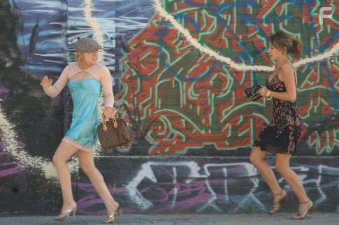 Haylie Duff and Hilary Duff in Реальные девчонки (2006)