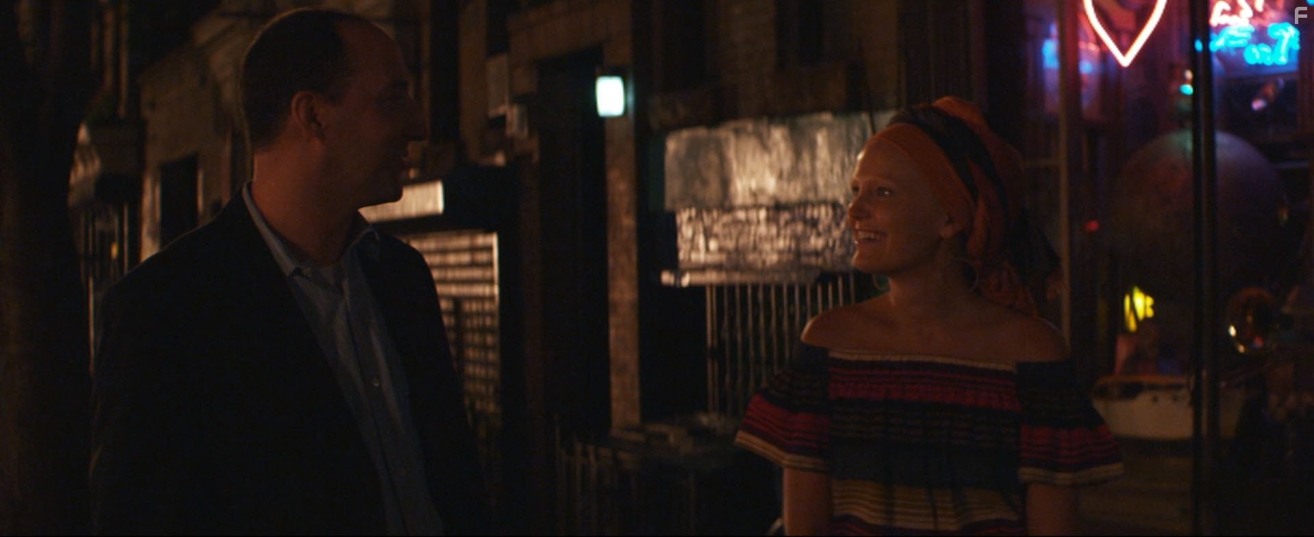 Malin Akerman and Tony Hale in Счастливы вместе (2010)