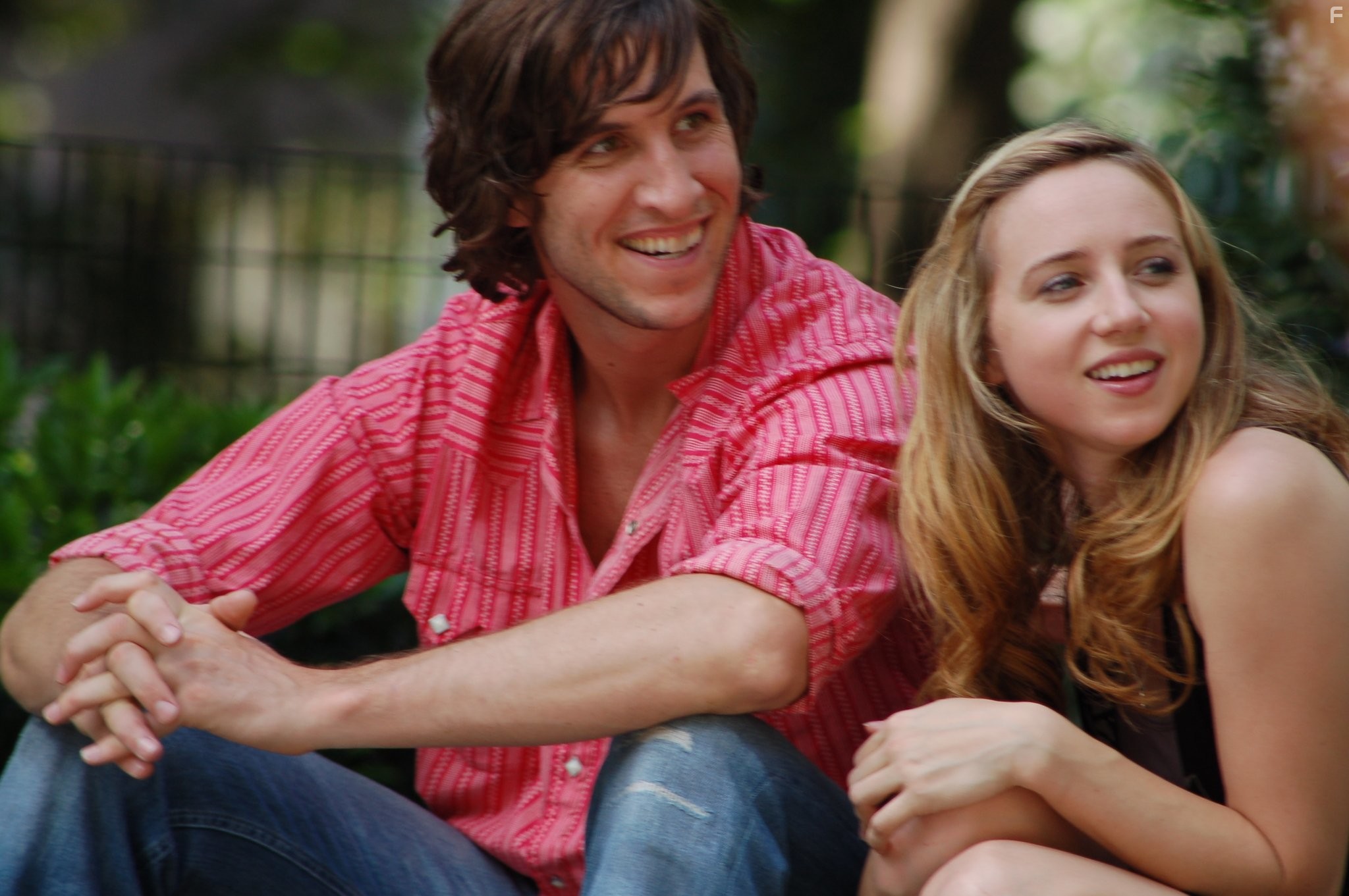 Pablo Schreiber and Zoe Kazan in Счастливы вместе (2010)