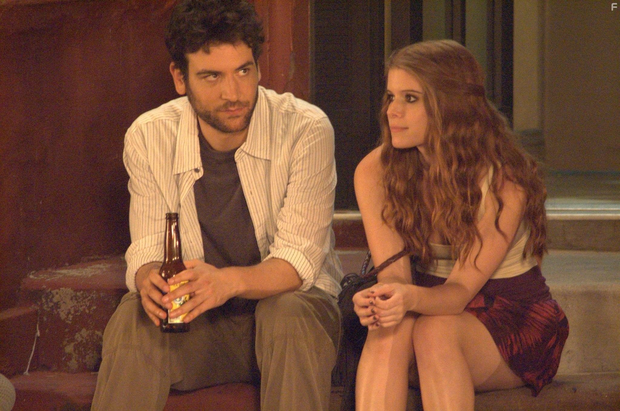 Kate Mara and Josh Radnor in Счастливы вместе (2010)