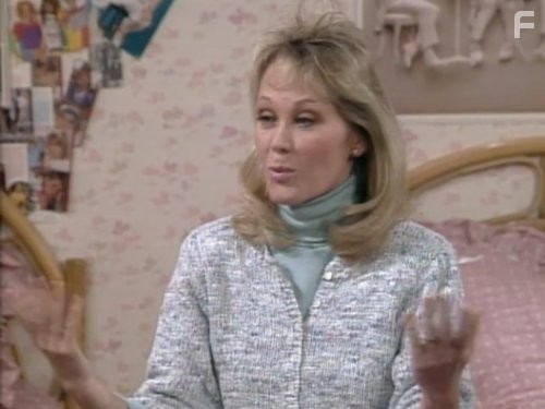 Sandra Kerns in Чарльз в ответе (1984)