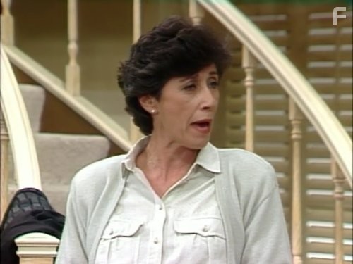 Ellen Travolta in Чарльз в ответе (1984)