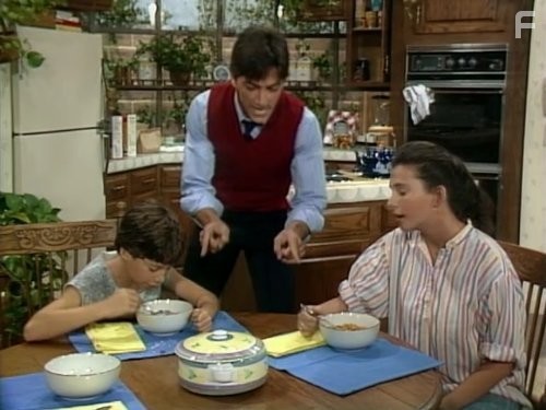 Scott Baio, April Lerman, and Michael Pearlman in Чарльз в ответе (1984)