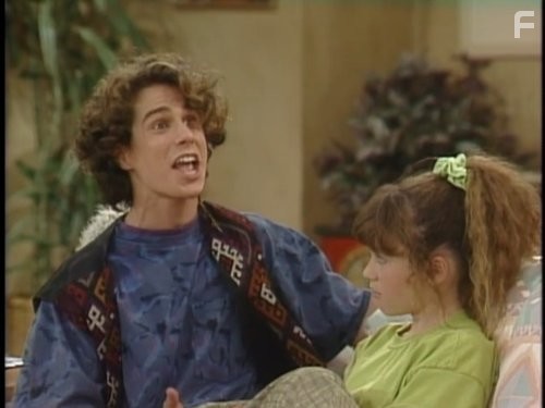 Olivia Burnette and Michael Manasseri in Чарльз в ответе (1984)