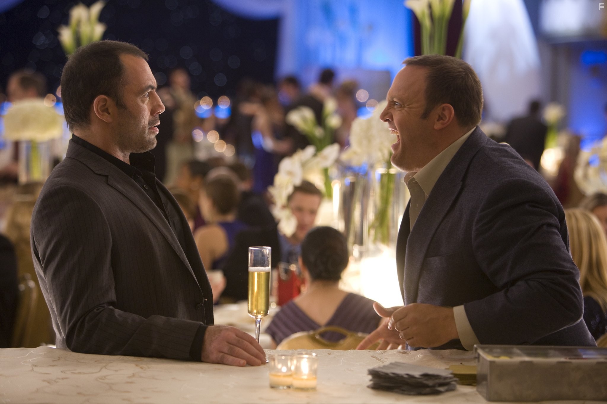Kevin James and Joe Rogan in Мой парень из зоопарка (2011)