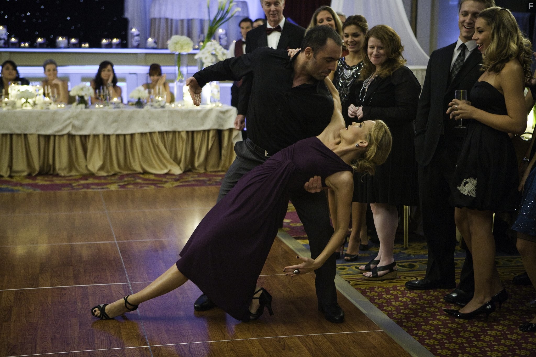 Leslie Bibb and Joe Rogan in Мой парень из зоопарка (2011)